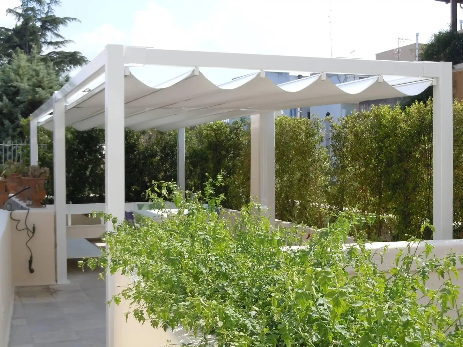 No uses esto en tus muebles de jardín de madera: se arruina el acabado