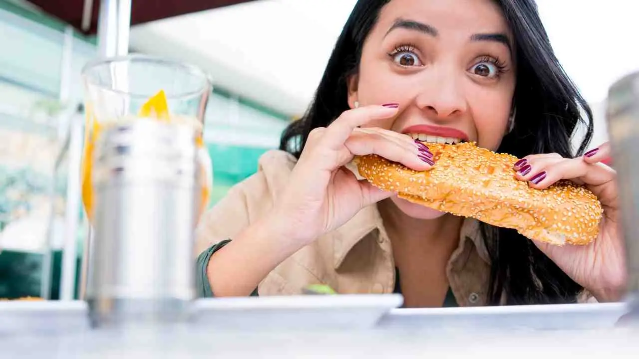 Este pequeño mecanismo en tu garganta evita que te mueras ahogado cada vez que comes