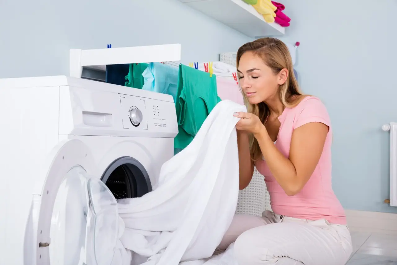 El truco para añadir tu fragancia favorita al detergente de ropa sin dañar las telas